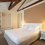 Corte Rossa 3* البندقية