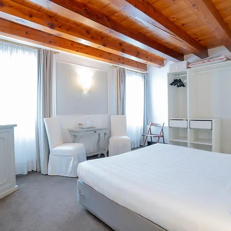 Corte Rossa 3* Венеция