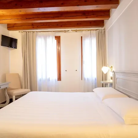 Corte Rossa 3* Венеция
