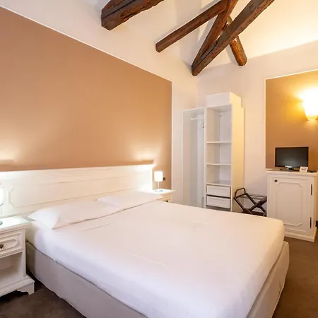 Corte Rossa 3* Венеция
