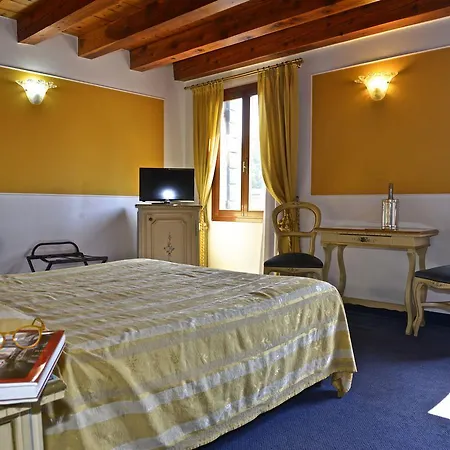 アッラ コルテ ロッサ ベッド・アンド・ブレックファスト 3*